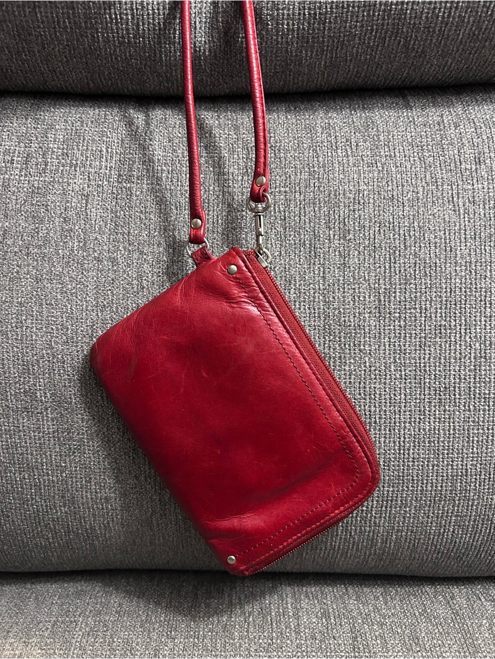 Fossil Red Leather Crossbody Wristlet Bag - Vintage Classic Women's Accessory